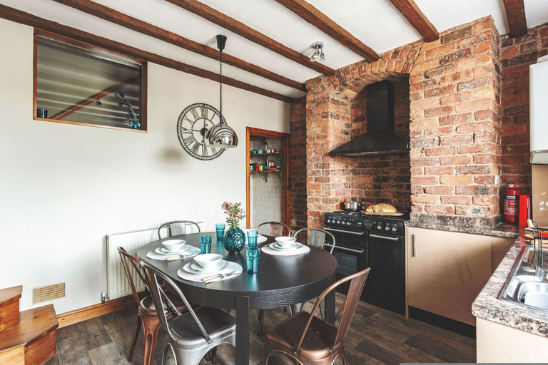 Room 2, Host Stay 44 Wellington Street, Derbyshire