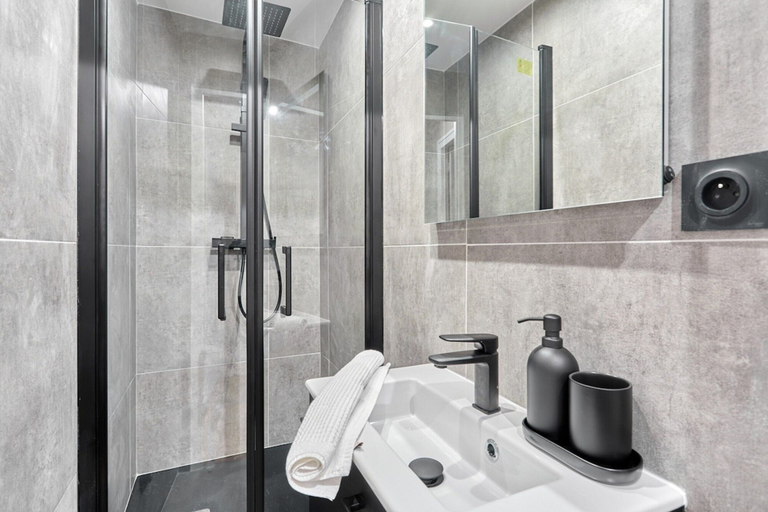 Bathroom, Charming new flat Le Marais/Beaubourg, Paris