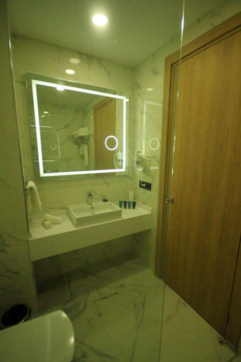 Bathroom 5, Tryp by Wyndham Istanbul Atasehir, Maltepe