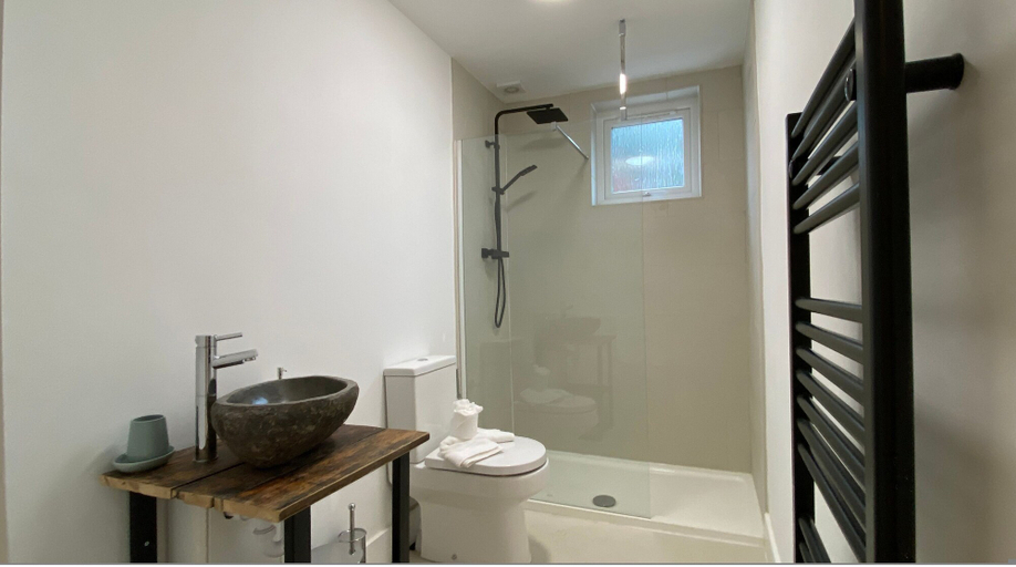 Bathroom 5, De Parys Self Catering Flat 2 in Bedford, Bedfordshire