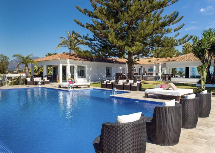 Pool 4, Modern Versace-themed Villa, Málaga