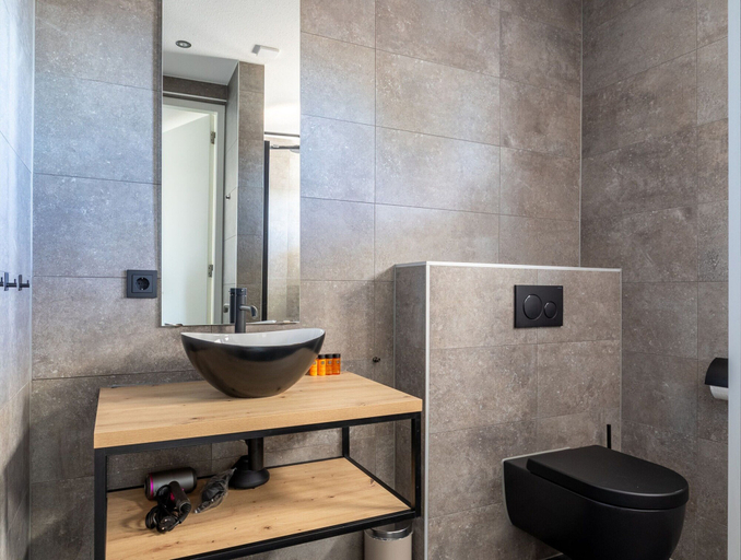 Bathroom 2, Apartment in Sint-annaland Near Marina, Tholen