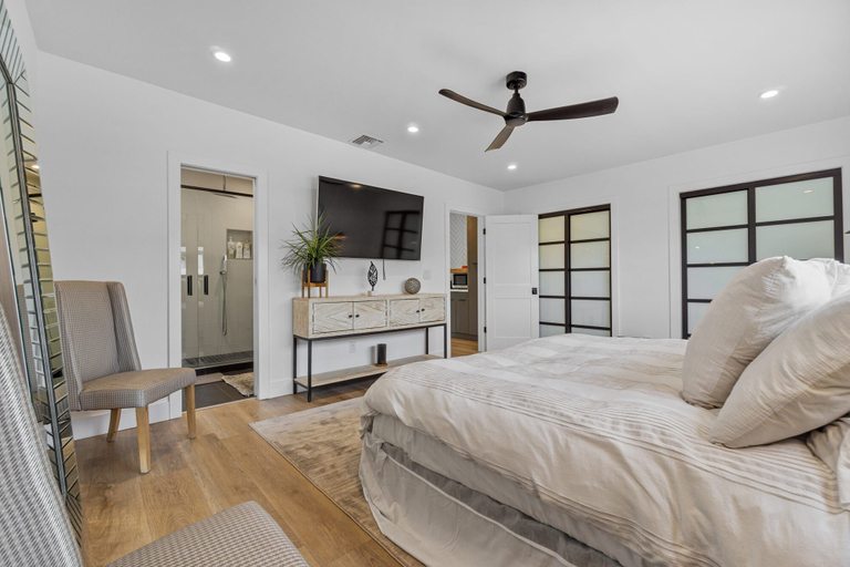 Room 2, Carlsbad Beachfront Home W Hot tub, San Diego