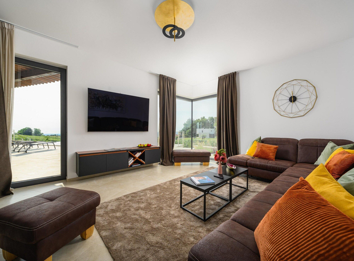 Living area 2, Comfortable Villa With Central Heating, Vižinada