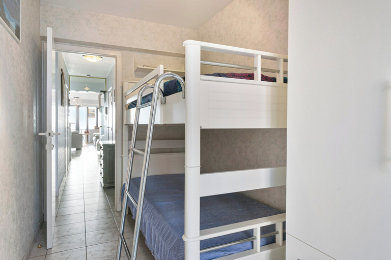 Room 3, Apartment in Blankenberge With Marina Views, West-Vlaanderen