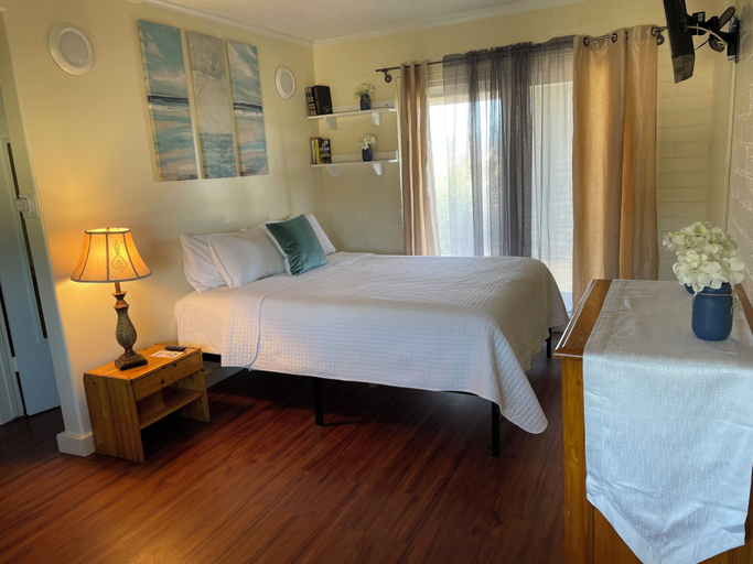 Bedroom 2, Hilltop Tavern and Inn, San Bernardino