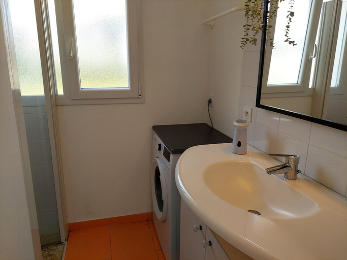 Bathroom, Apartment in Plouguerneau by Sandy Beach, Finistère