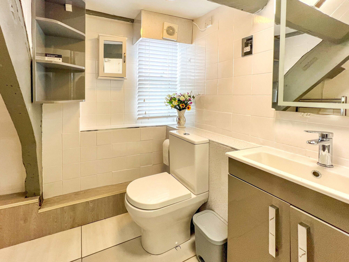 Room 5, Host Stay Apartment 6 Church Walk, Wiltshire
