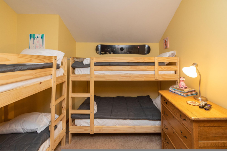 Room 3, Perfect Family Vacation Home in the Mountains, Greene