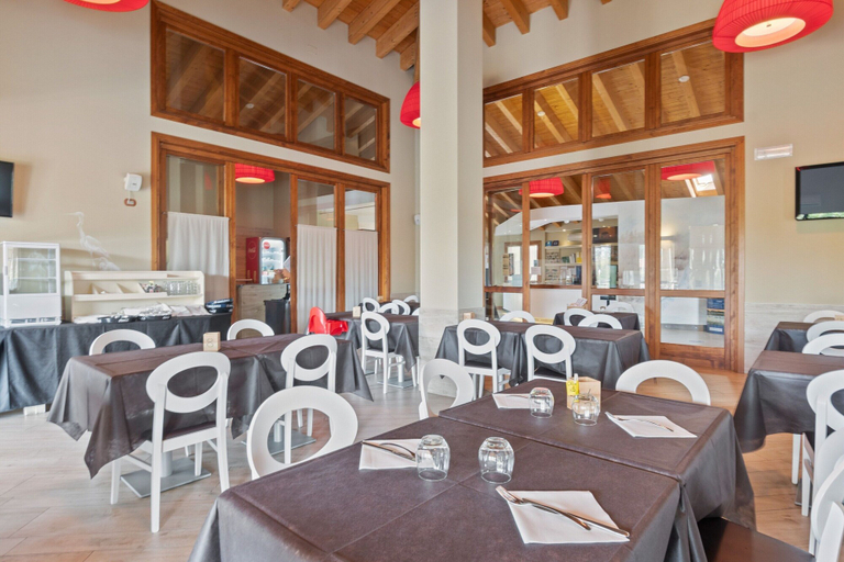Food & Drinks 5, Sunny Coastal Escape in Lido, Ferrara