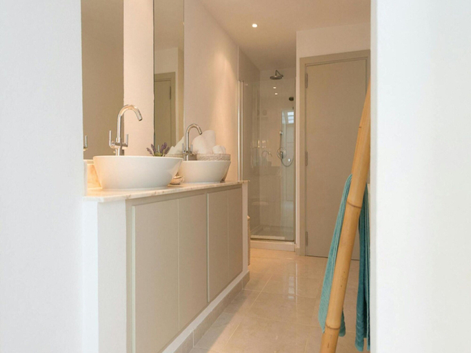 Bathroom 2, Villa in Porroig With Stunning Sea Views, Madrid