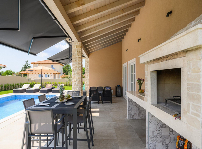 Pool 4, Villa in Serene Location, Kanfanar