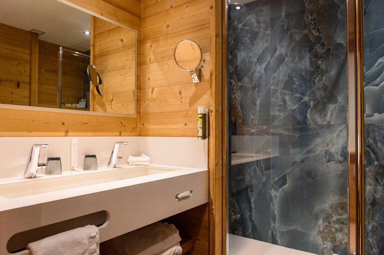 Bathroom 10