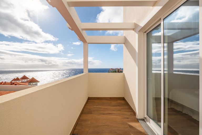 Room 2, Exquisite Ocean Apartment by Homie, Santa Cruz