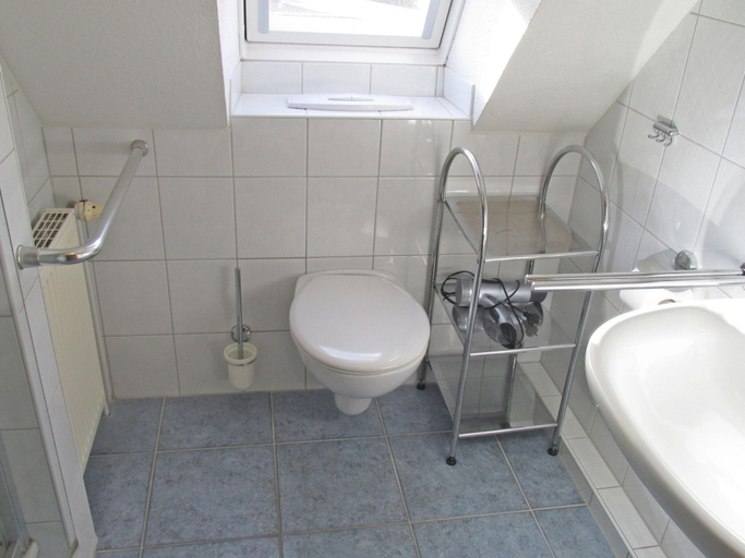 Bathroom 5, Allergiker Freundliches Haus in Nessmersiel, Aurich