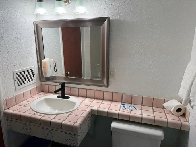Bathroom 3, Cinderella Motel, San Benito