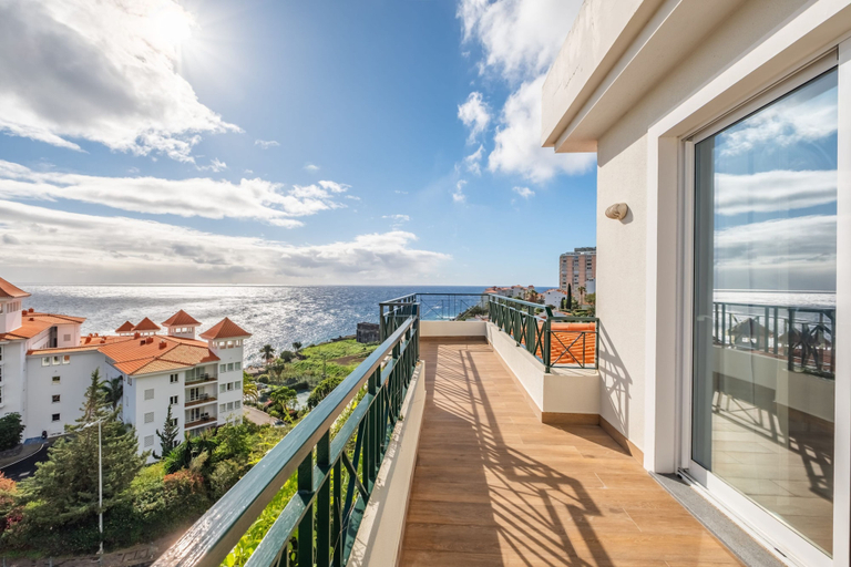 Room 3, Exquisite Ocean Apartment by Homie, Santa Cruz