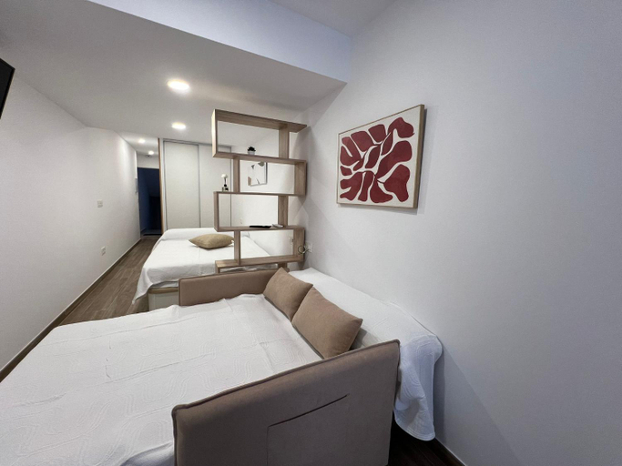 Others 5, White House, Castellón