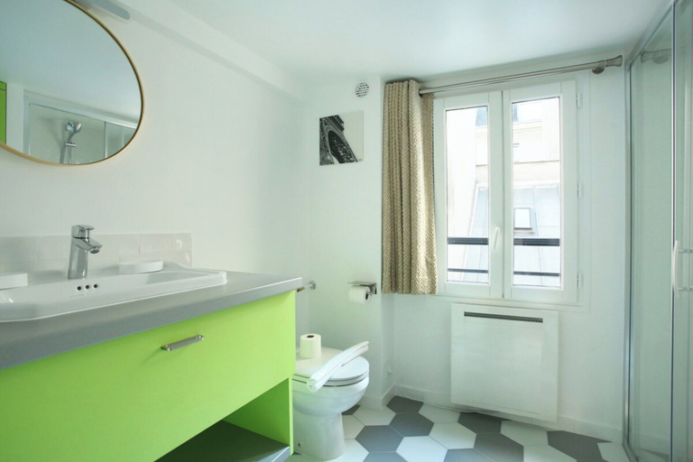 Bathroom 4, Sublime and new Studio Le Marais / Beaubourg, Paris