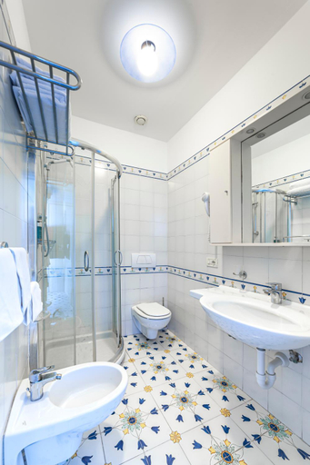 Bathroom 5, Terme Gran Paradiso Hotel, Napoli