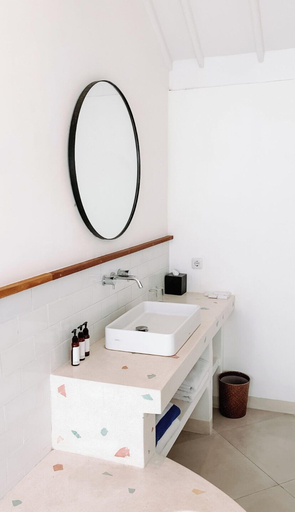 Bathroom 18