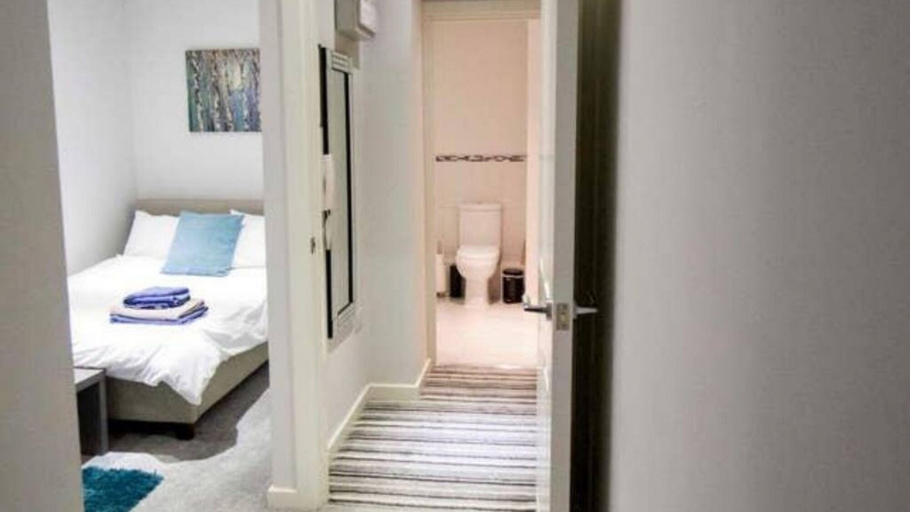 Others 2, Stayzo Modern Studio Apartment 1 in Bradford City, Bradford
