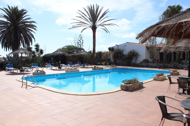 Pool 3, Rustic 1-bed Bungalow in Parque Holandés, Las Palmas