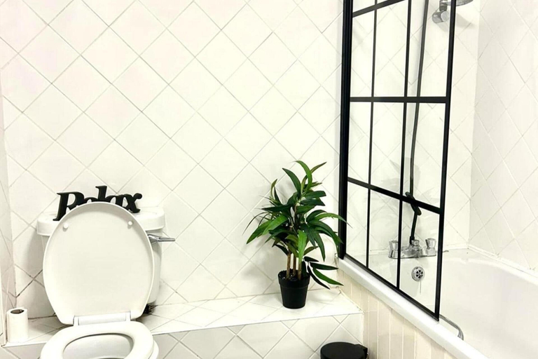 Bathroom 5, Unwind at Hebburn House-your Serene Retreat Awaits, South Tyneside