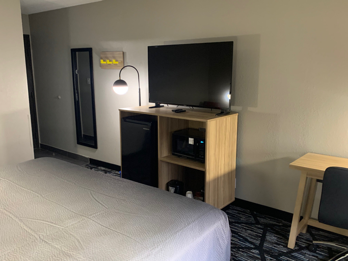 Bedroom 4, Super 8 by Wyndham Kirksville, Adair