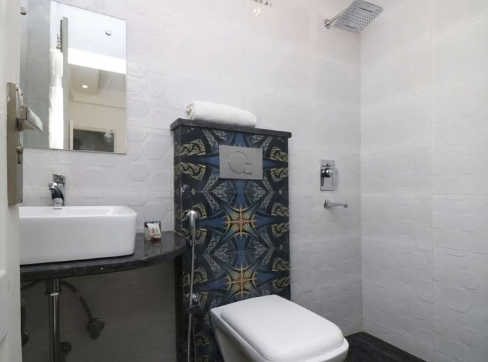 Bathroom 3, Hotel Leo Continental, Delhi