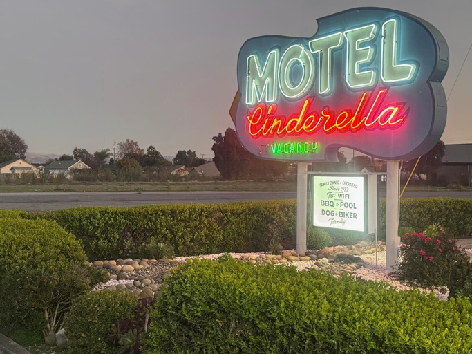 Exterior & Views 1, Cinderella Motel, San Benito