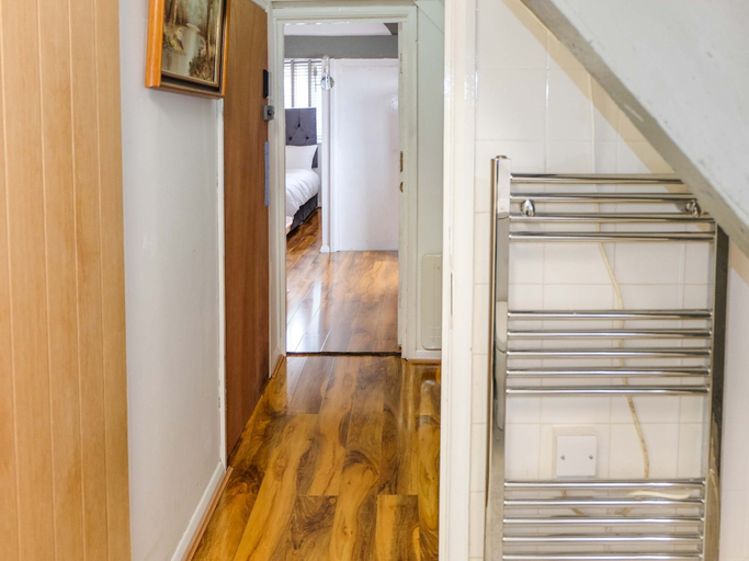 Room 4, Host Stay Apartment 6 Church Walk, Wiltshire