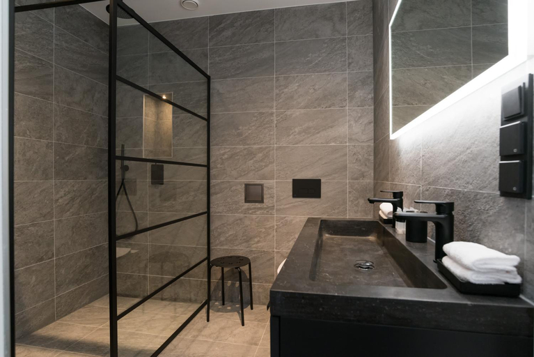 Bathroom 2, Midtown Hotel Rotterdam, Rotterdam