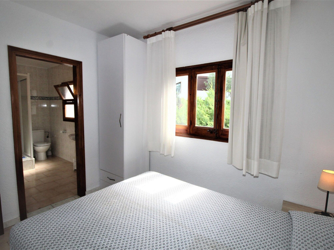 Room 5, Apartments La Pineda, Playa de Pals, Girona