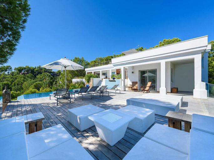 Pool 4, Magnificent Holiday Home With View, Madrid