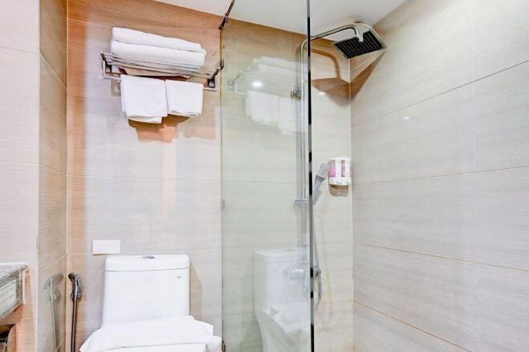 Bathroom 12