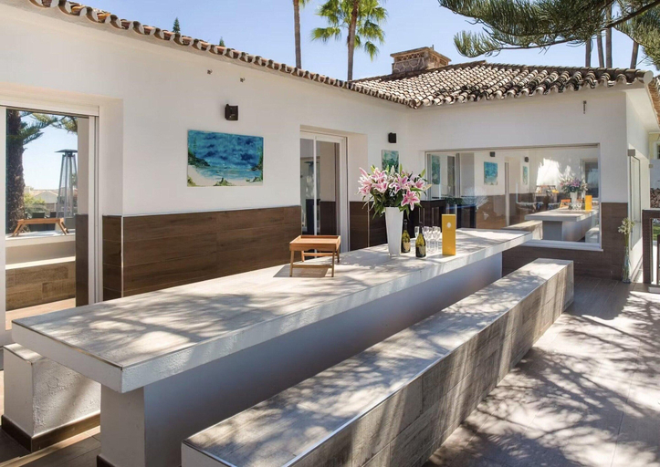 Dining 5, Modern Versace-themed Villa, Málaga