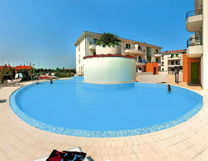 Pool 4, Holiday Flat Galeria Gran Mado in Caorle, Venezia