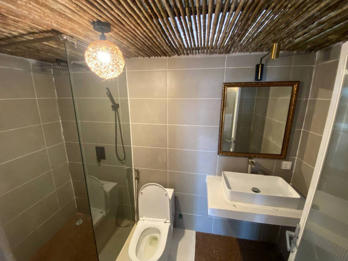 Bathroom 5, Mad Monkey Koh Sdach, Kiri Sakor