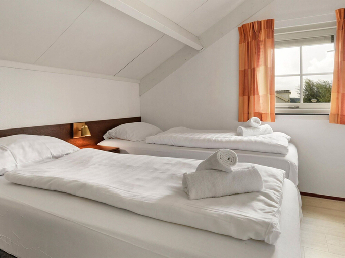Room 3, Bungalow in Zuytland by Water and Nature, Bernisse
