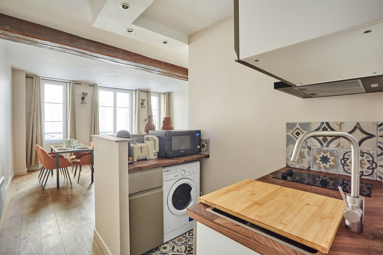 Private kitchen 5, Charming Apartment Louvre Museum, Paris
