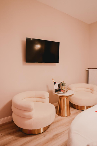 Others 5, Hotel Mademoiselle, Liège