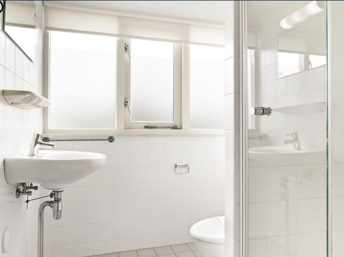 Bathroom, Bungalow in Zuytland by Water and Nature, Bernisse
