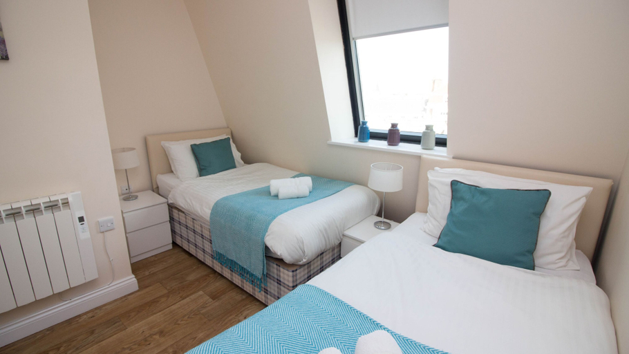 Bedroom 3, Stayzo Castle Point 18 Apartments - Premier Lodge, Southampton