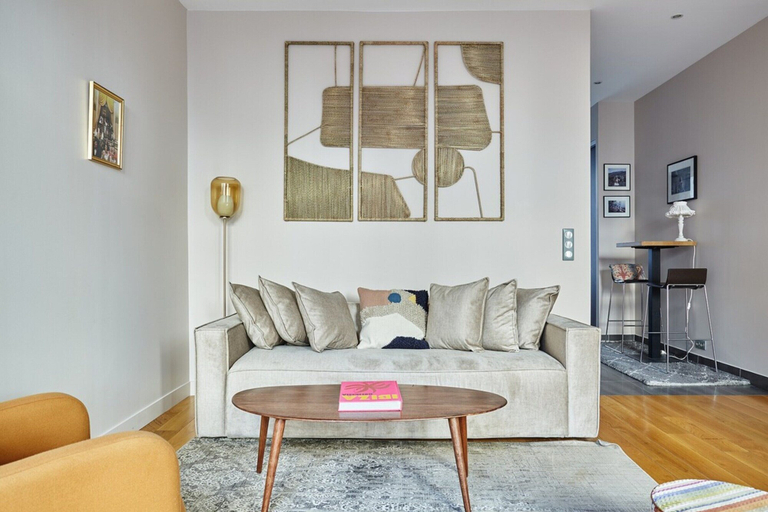 Living area 5, Superb Apartment Avenue Montaigne/saint Honore, Paris