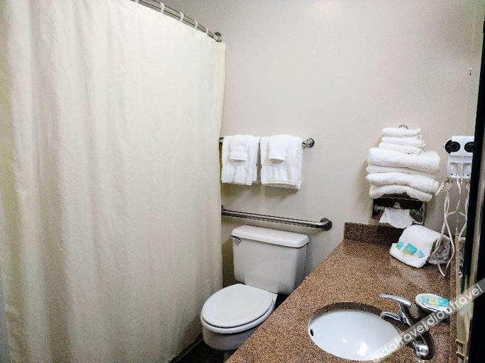 Bathroom 4, Surestay By Best Western Spicer, Kandiyohi