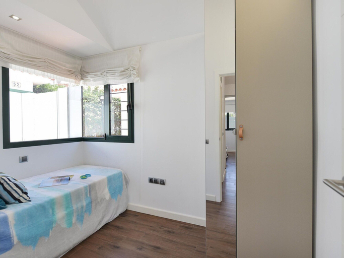 Room 1, Central Bungalow With Communal Pool in Maspalomas, Las Palmas