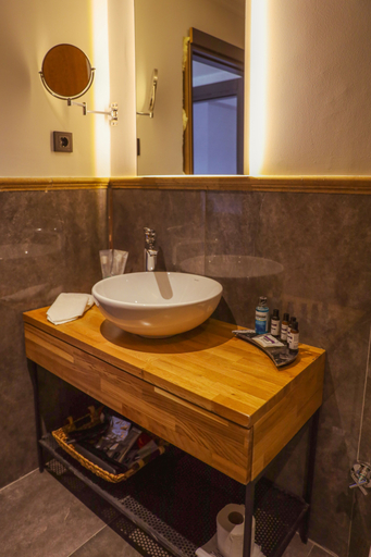 Bathroom 5, Root Karaköy Bosphorus Hotel & Spa, Beyoğlu