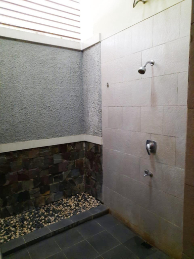 Bathroom 9