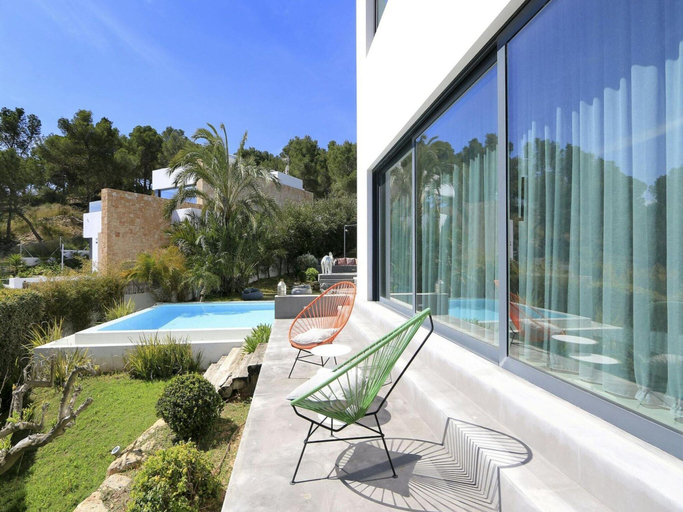 Pool 2, Holiday Home With Manicured Gardens, Baleares